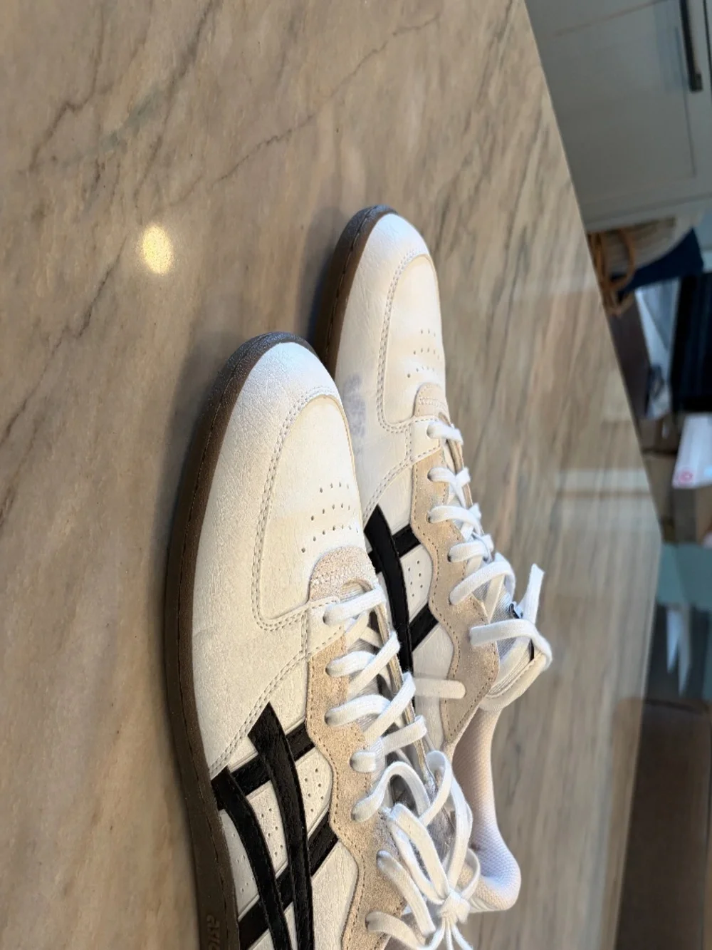 ASICS Skyhand sneaker